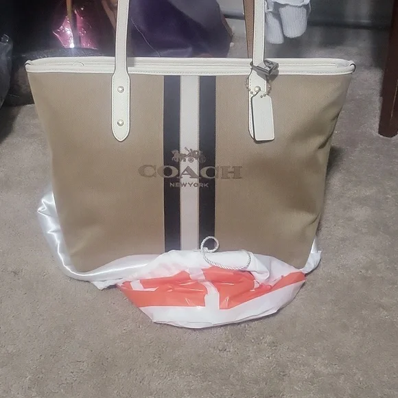 Coach Purse - Picture 2 of 7